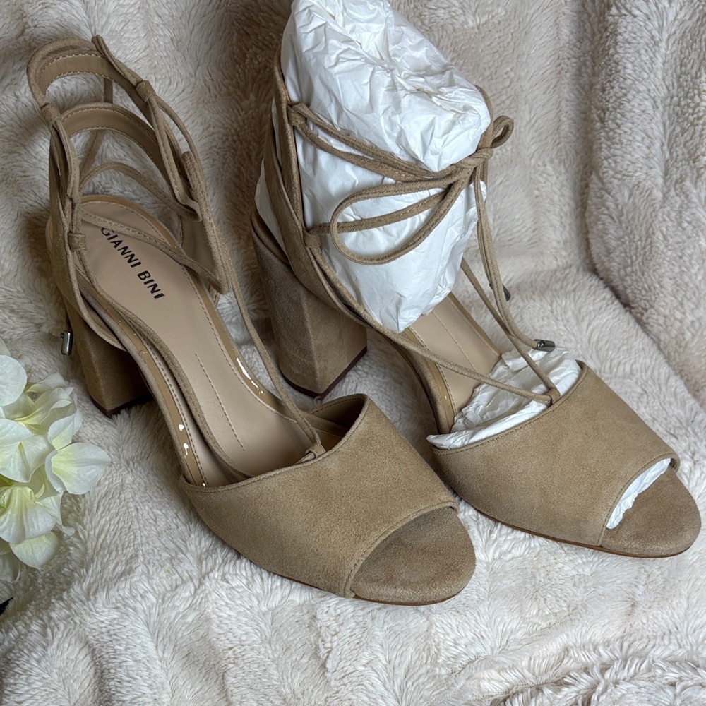 Gianni Bini Beige Block Heel Sandals size 9